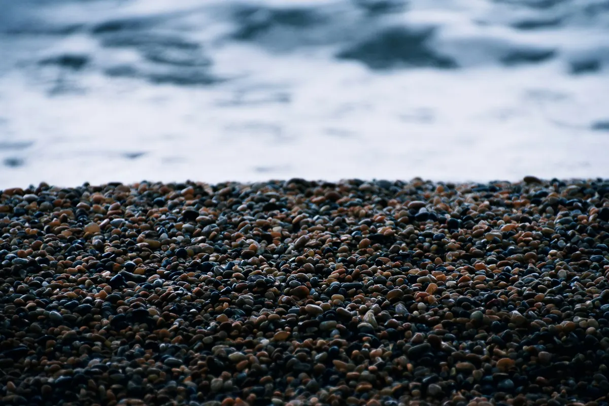 Sandy vs Shingle Beaches: Which Is Right for Your Family Day Out?